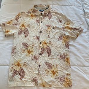 Men’s short sleeve button down.